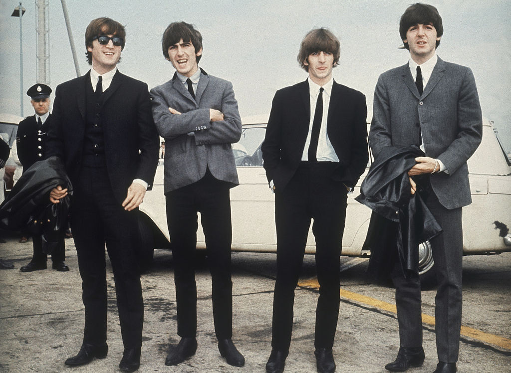 ビートルズ/JOHN,PAUL,GEORGE & RINGO Listen to the last new Beatles song with John, Paul, George